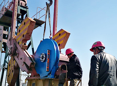 創(chuàng)新形成了抽油機(jī)半直驅(qū)采油技術(shù)，**了系統(tǒng)能耗減少了維護(hù)工作量，提高了**性